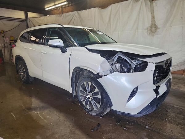 2021 TOYOTA HIGHLANDER XLE Nav