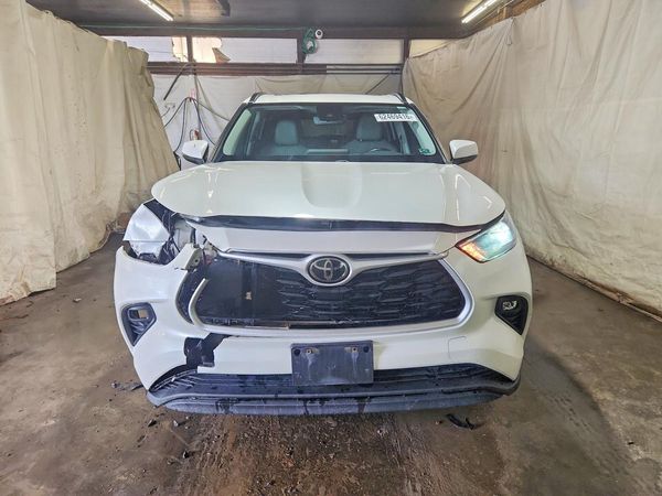 2021 TOYOTA HIGHLANDER XLE Nav