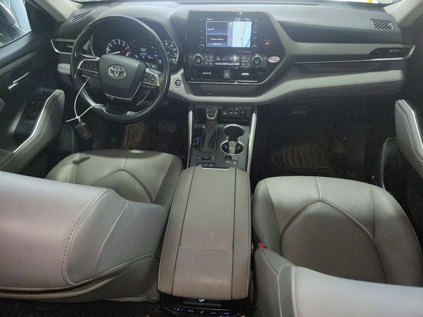 2021 TOYOTA HIGHLANDER XLE Nav