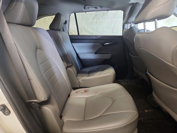 2021 TOYOTA HIGHLANDER XLE Nav