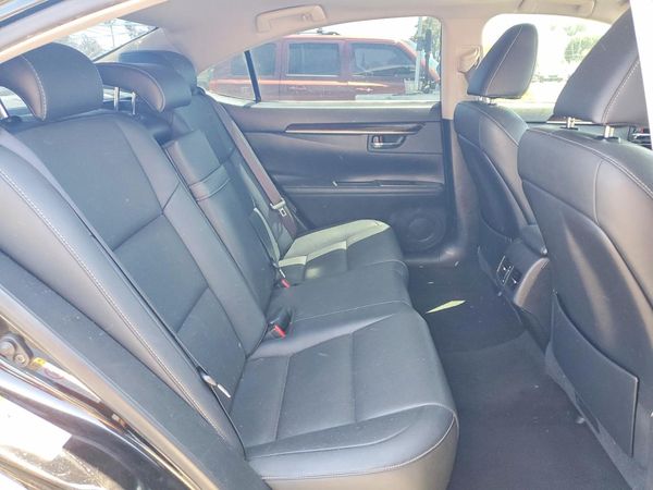 2016 LEXUS ES 300h