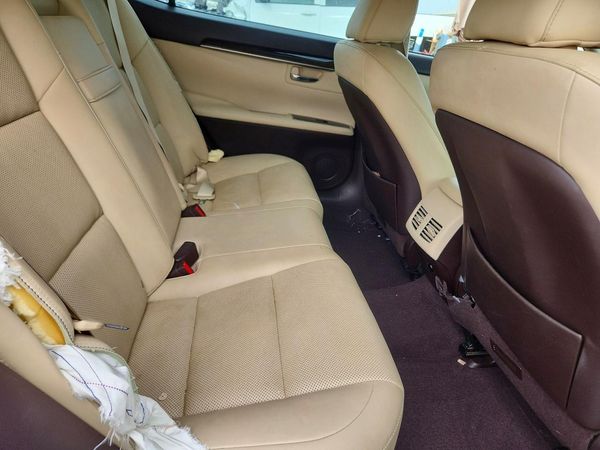 2016 LEXUS ES