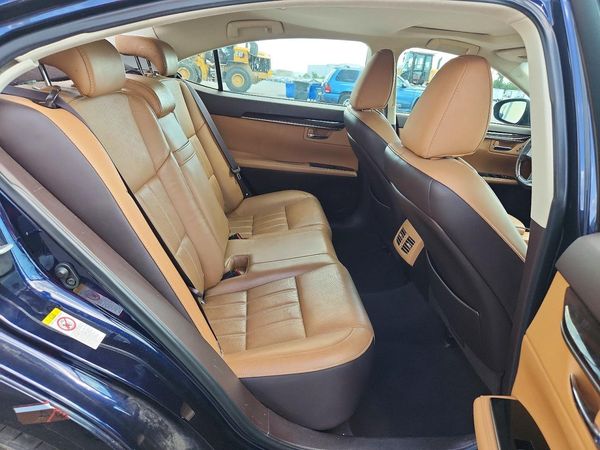 2017 LEXUS ES