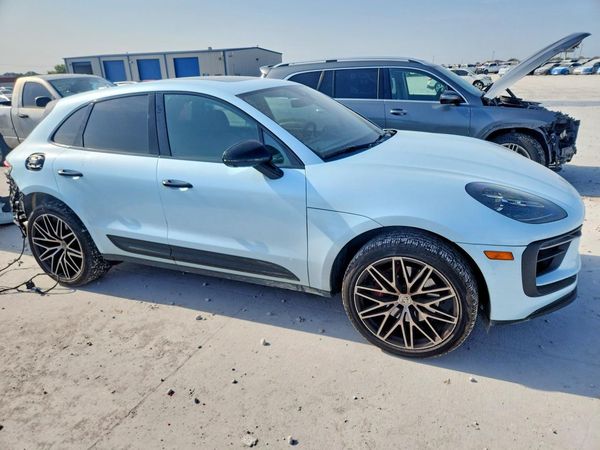2025 PORSCHE MACAN
