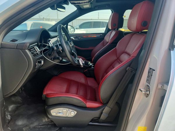 2025 PORSCHE MACAN