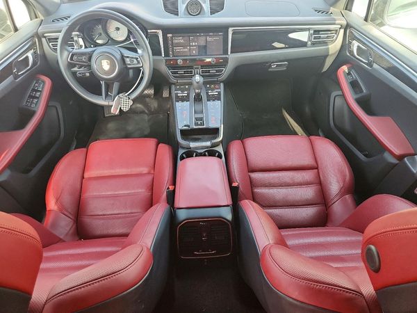 2025 PORSCHE MACAN