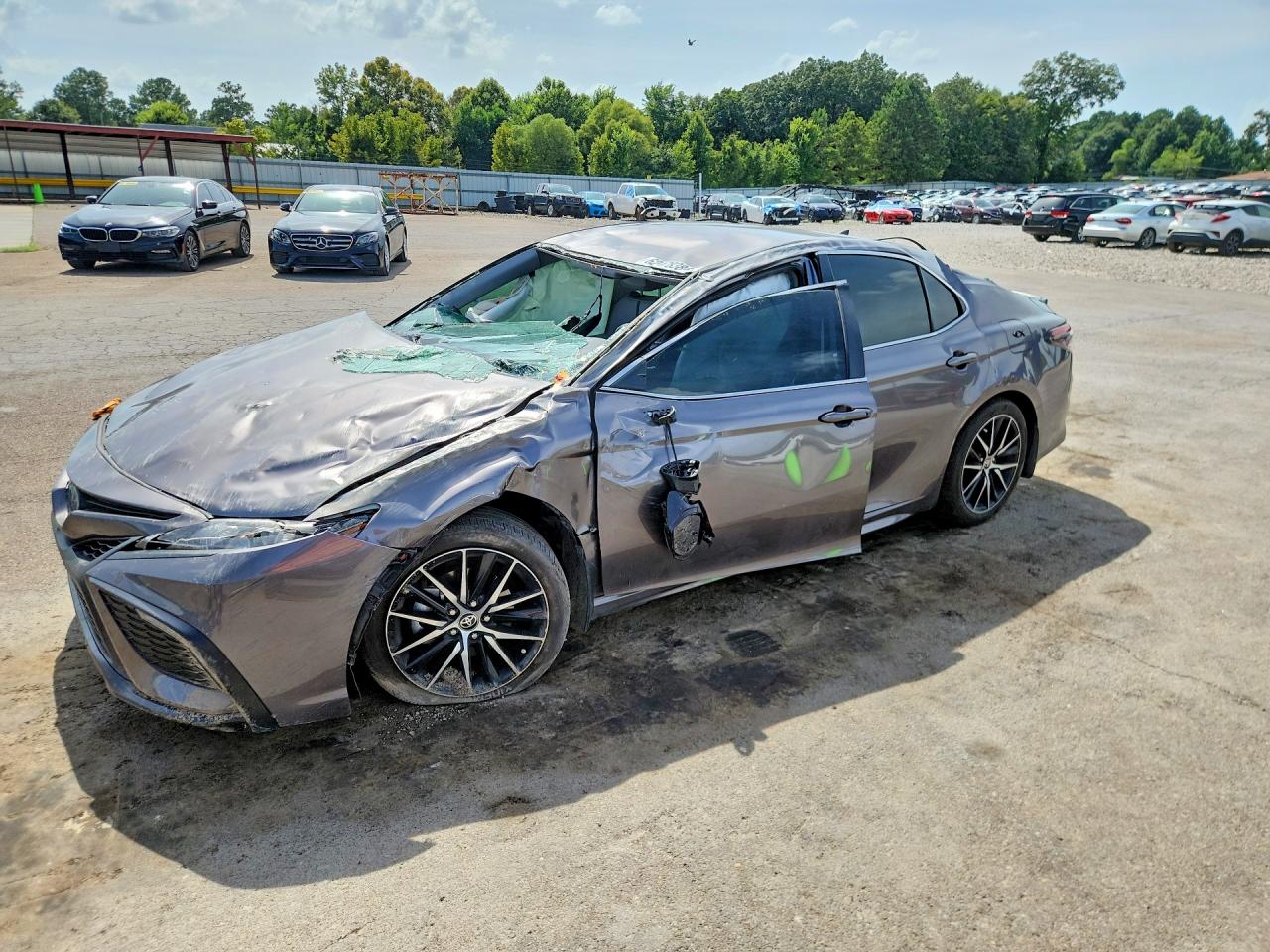 2024 TOYOTA CAMRY SOLA SE — Front 3/4