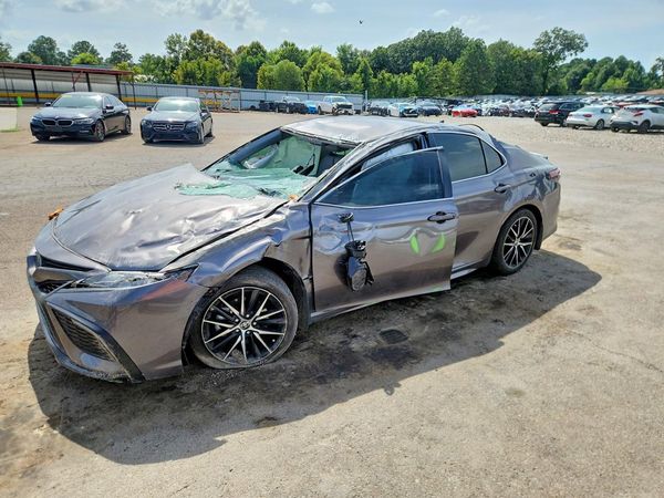 2024 TOYOTA CAMRY SOLA SE — Front 3/4