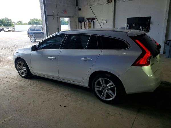 2015 VOLVO V60 Premier (non R design)