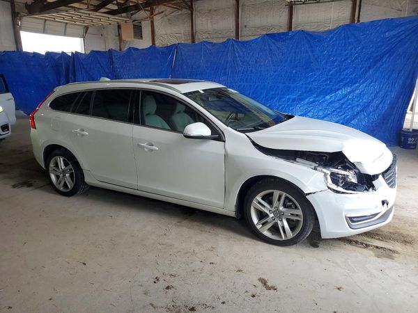 2015 VOLVO V60 Premier (non R design)