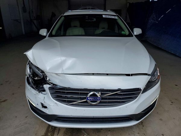 2015 VOLVO V60 Premier (non R design)