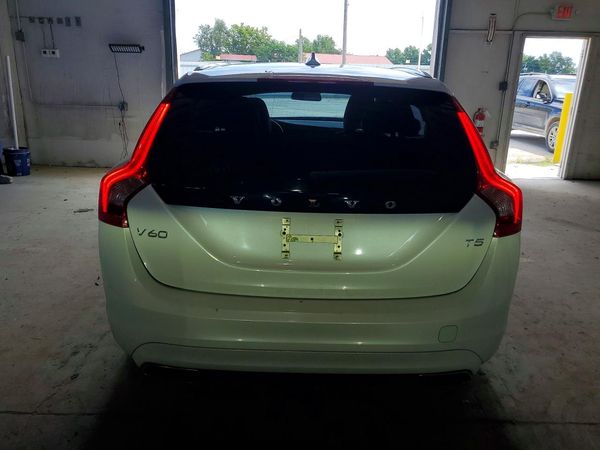2015 VOLVO V60 Premier (non R design)