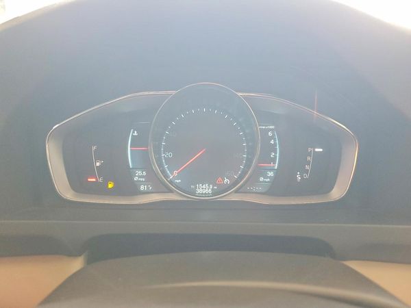 2015 VOLVO V60 Premier (non R design)