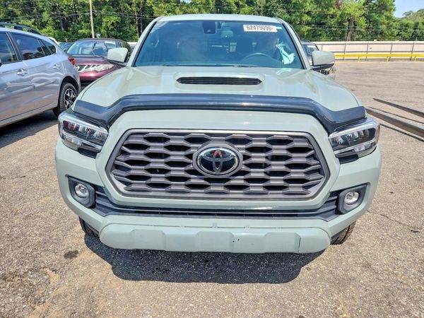 2022 TOYOTA TACOMA SR5