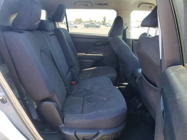 2020 TOYOTA HIGHLANDER LE
