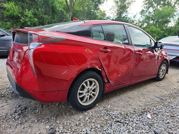 2016 TOYOTA PRIUS