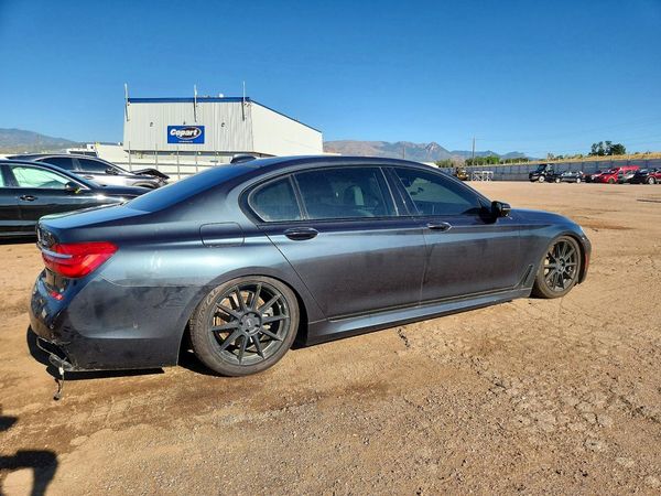 2017 BMW 750
