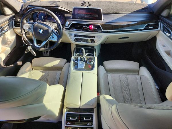 2017 BMW 750