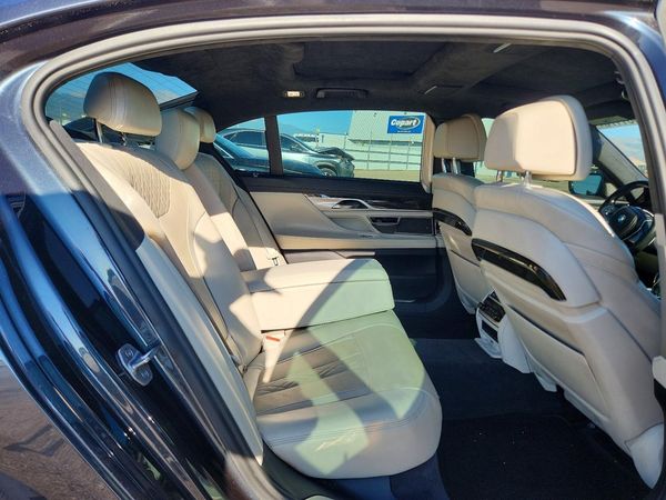 2017 BMW 750