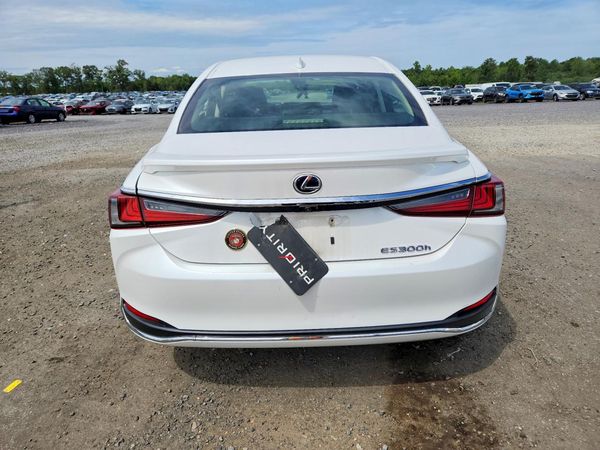 2019 LEXUS ES