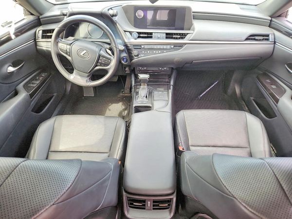 2019 LEXUS ES