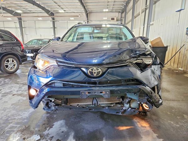 2018 TOYOTA RAV4 Adventure/XLE