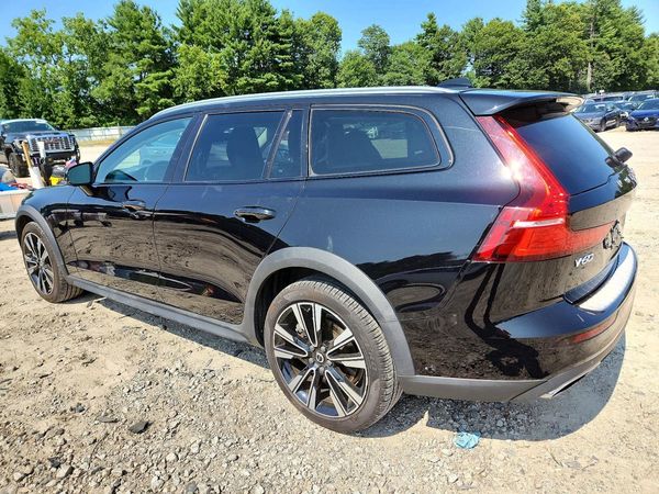 2022 VOLVO V60 CROSS COUNTRY Momentum (excl S60)