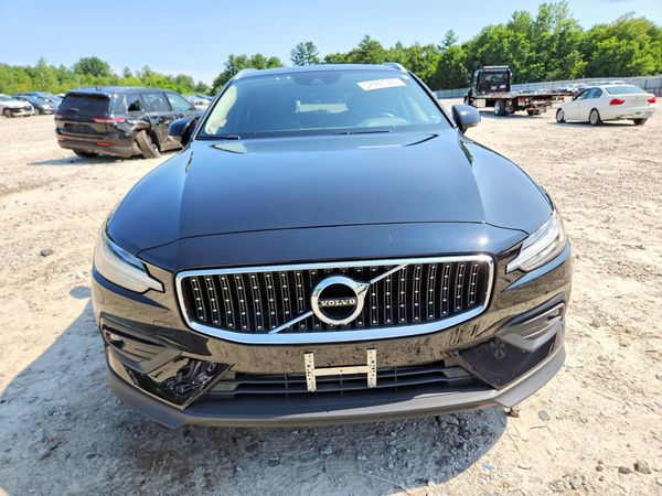 2022 VOLVO V60 CROSS COUNTRY Momentum (excl S60)