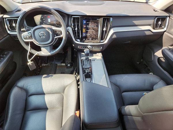 2022 VOLVO V60 CROSS COUNTRY Momentum (excl S60)