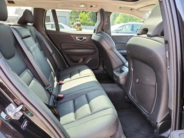 2022 VOLVO V60 CROSS COUNTRY Momentum (excl S60)