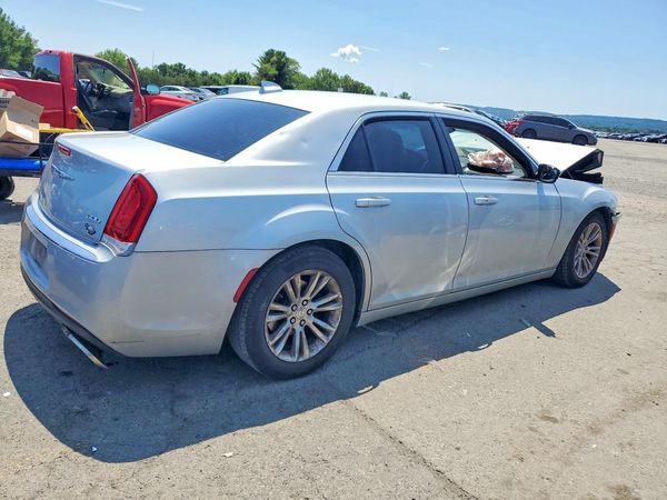 2019 CHRYSLER 300