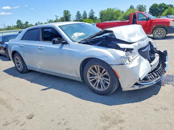 2019 CHRYSLER 300