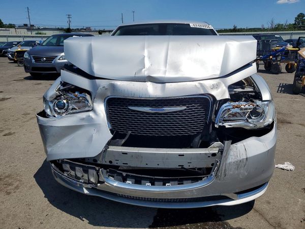 2019 CHRYSLER 300