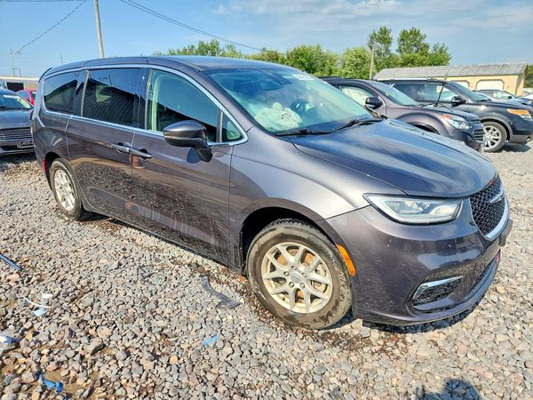 2023 CHRYSLER PACIFICA Touring L — Passenger 3/4