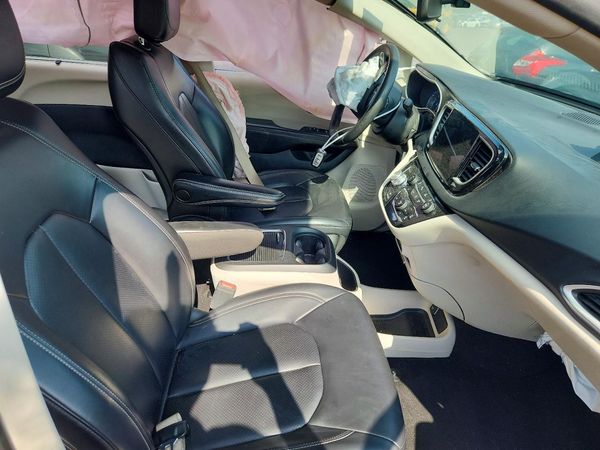 2023 CHRYSLER PACIFICA Touring L — DENT