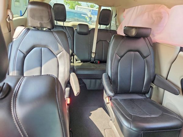 2023 CHRYSLER PACIFICA Touring L — SUVN
