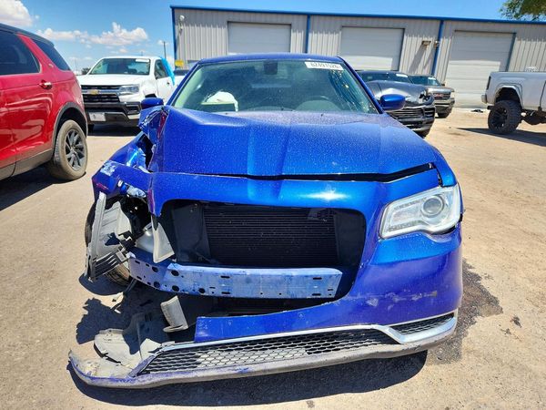 2019 CHRYSLER 300