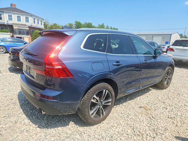 2020 VOLVO XC60 Momentum