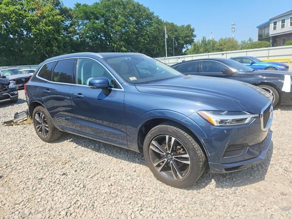 2020 VOLVO XC60 Momentum