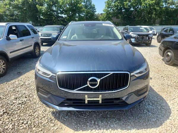 2020 VOLVO XC60 Momentum