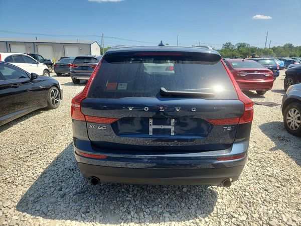 2020 VOLVO XC60 Momentum
