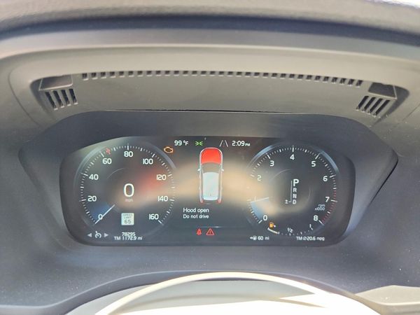 2020 VOLVO XC60 Momentum