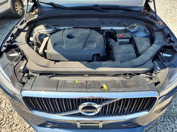 2020 VOLVO XC60 Momentum