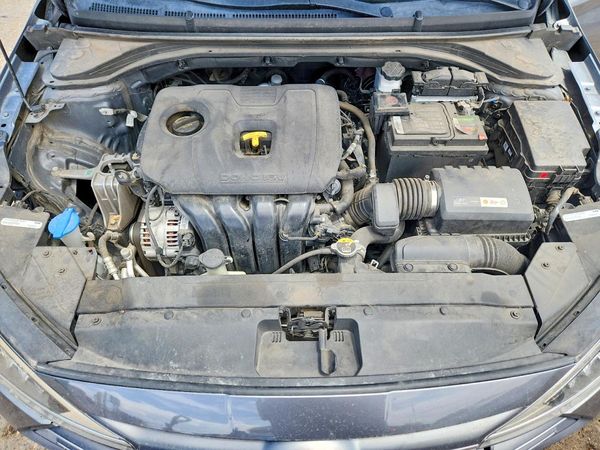 2019 HYUNDAI ELANTRA SE