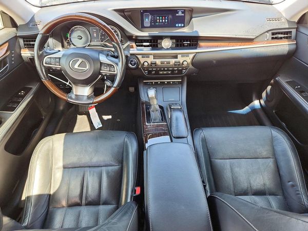 2016 LEXUS ES 300h