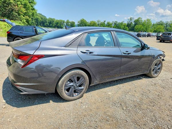 2022 HYUNDAI ELANTRA
