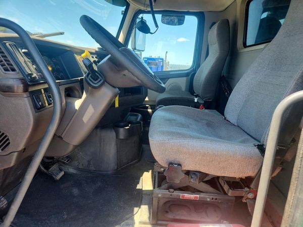2017 VOLVO VHD