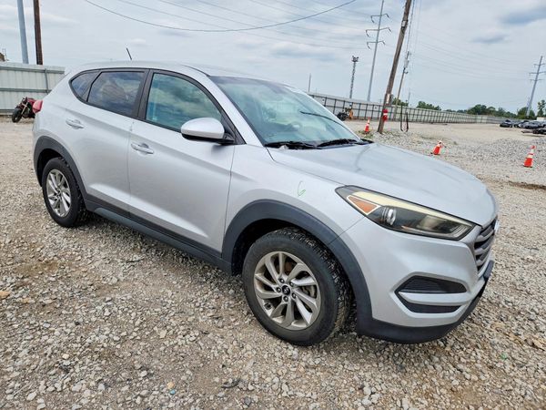 2017 HYUNDAI TUCSON SE (no options)