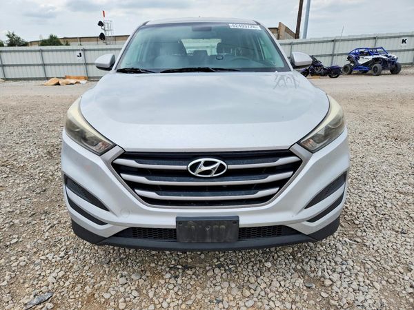 2017 HYUNDAI TUCSON SE (no options)