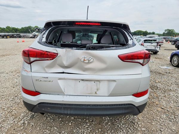 2017 HYUNDAI TUCSON SE (no options)